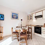 Apartment Maras *