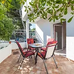 Apartment Maras
