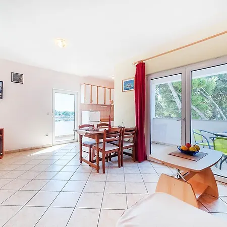 Apartment Maras